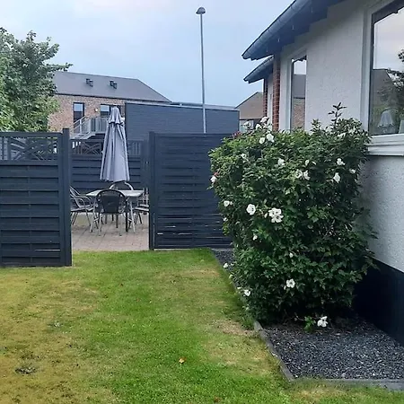Beliggende Hyggeligt Med 8 Sovepladser 130m2 Med Pejs Holstebro