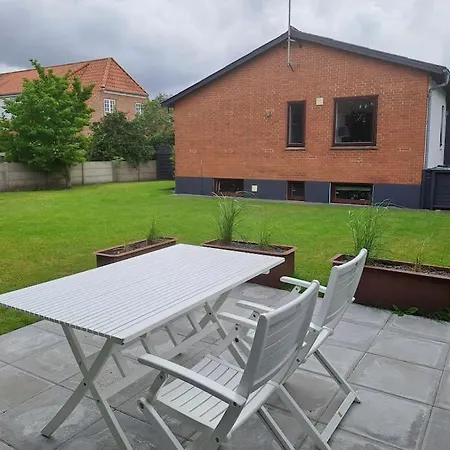 Beliggende Hyggeligt Med 8 Sovepladser 130m2 Med Pejs * Holstebro