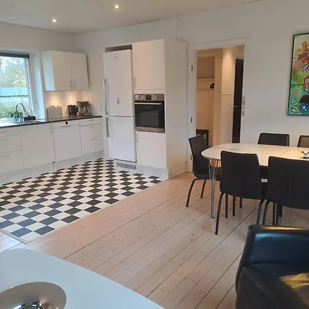 Appartement Beliggende Hyggeligt Med 8 Sovepladser 130m2 Med Pejs