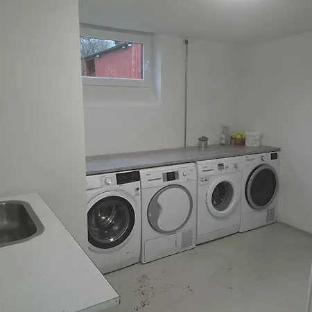 Beliggende Hyggeligt Med 8 Sovepladser 130m2 Med Pejs Holstebro